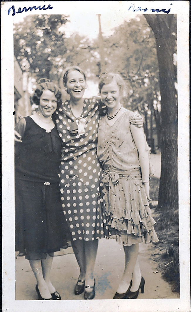 1930---Thyra,-Naomi-&-Bearnie